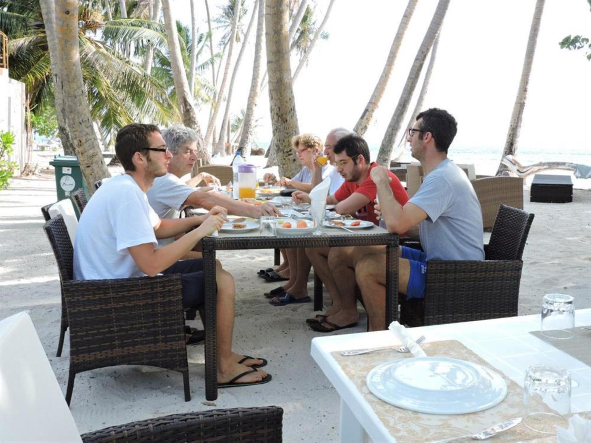 Batuta Maldives Inn Thulusdhoo Luaran gambar